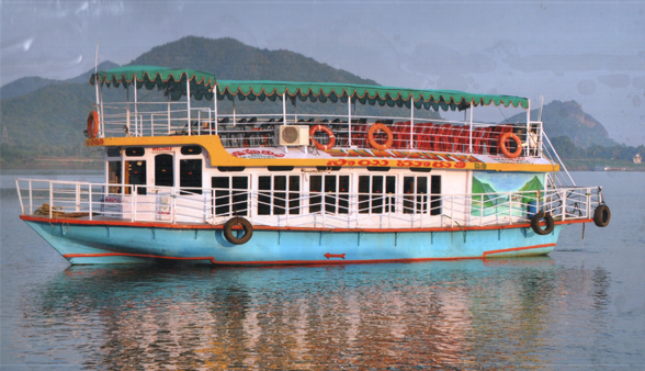 maruthi-small-boat-papihills-papikondalu